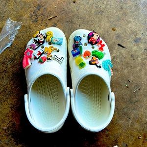 I’m selling these crocs great quality